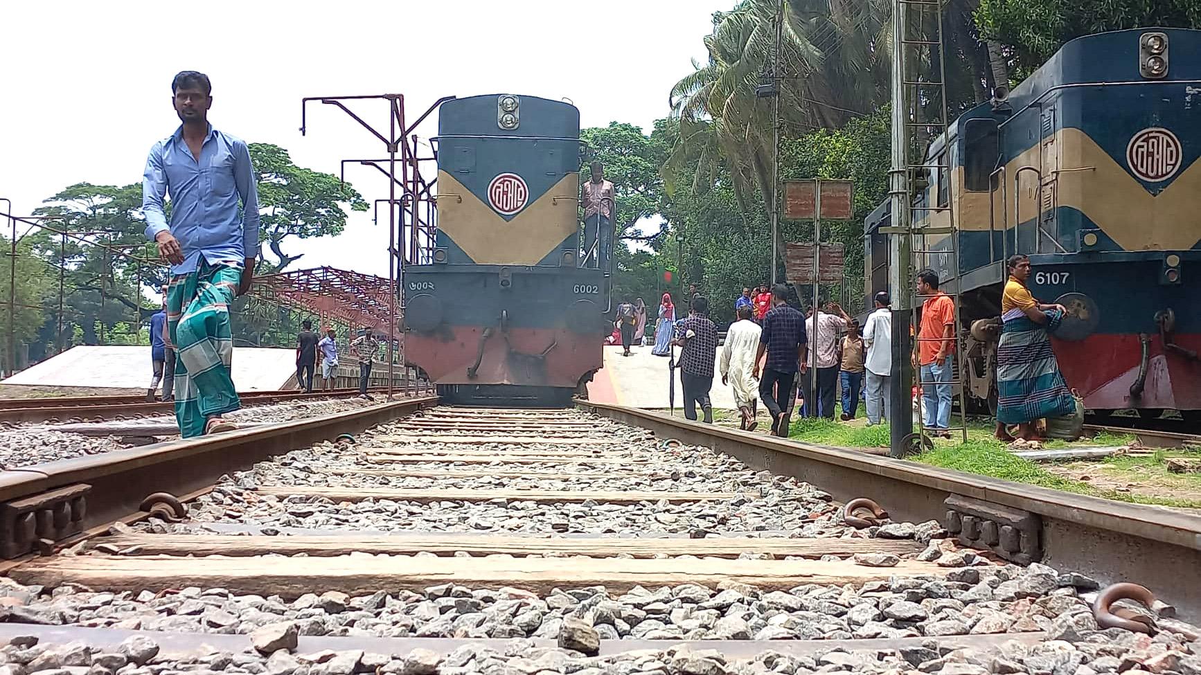 জনবল-সংকটে বন্ধ স্টেশন