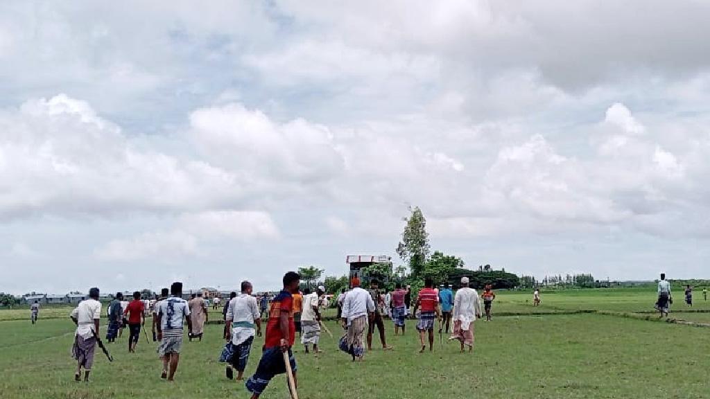 চর দখলে লাঠিয়াল বাহিনী: হামলায় আহত পুলিশসহ ১৮, ১২টি ফাঁকা গুলি