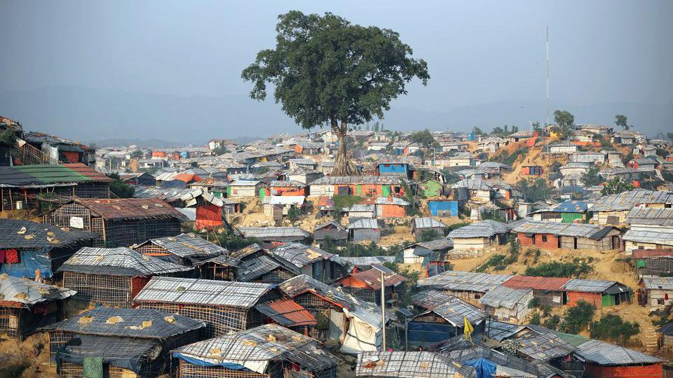 রোহিঙ্গাদের সহায়তায় এডিবির ৩৮২ কোটি টাকা অনুদান