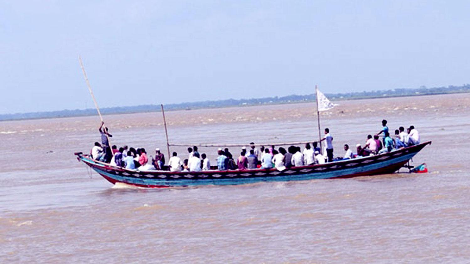 ইন্দোনেশিয়ার উপকূলে ভাসছে শতাধিক রোহিঙ্গা