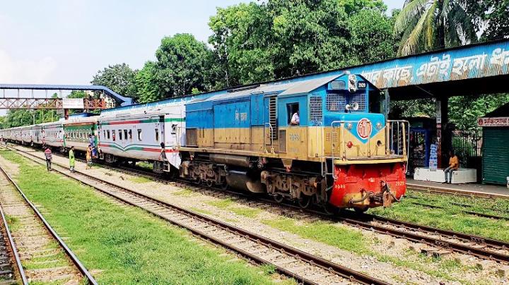 চট্টগ্রাম রেলওয়ে: ডাস্টবিনে পলিথিন না দিয়েও ঠিকাদারের পকেটভারী