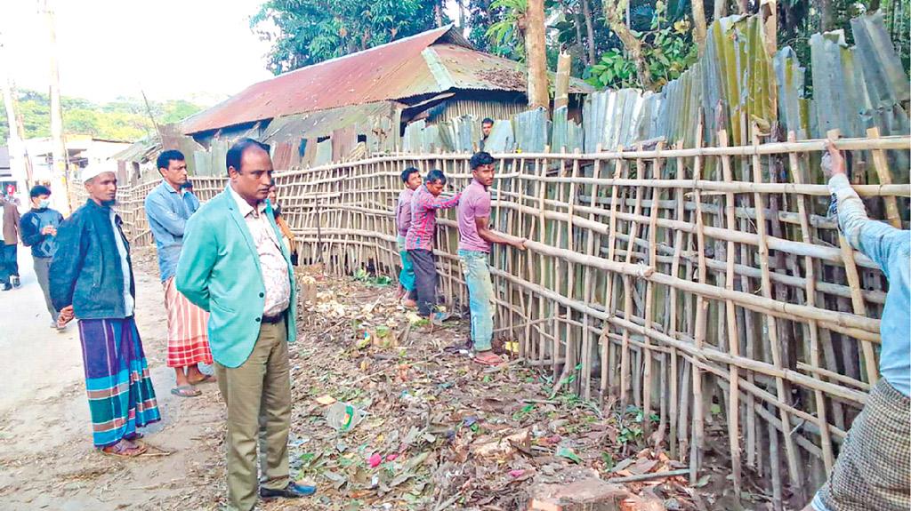 রাস্তার জন্য জায়গা ছাড়লেন সাবেক ইউপি সদস্য