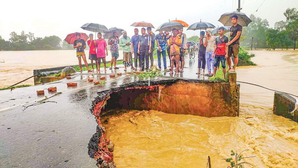 পানির নিচে দুই শতাধিক গ্রাম