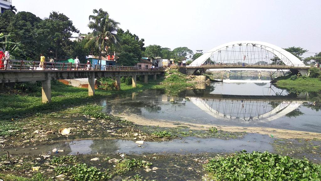 ১১৫ কোটিতেও পানি আসেনি নরসুন্দায়, এখন এটি ময়লার ভাগাড়