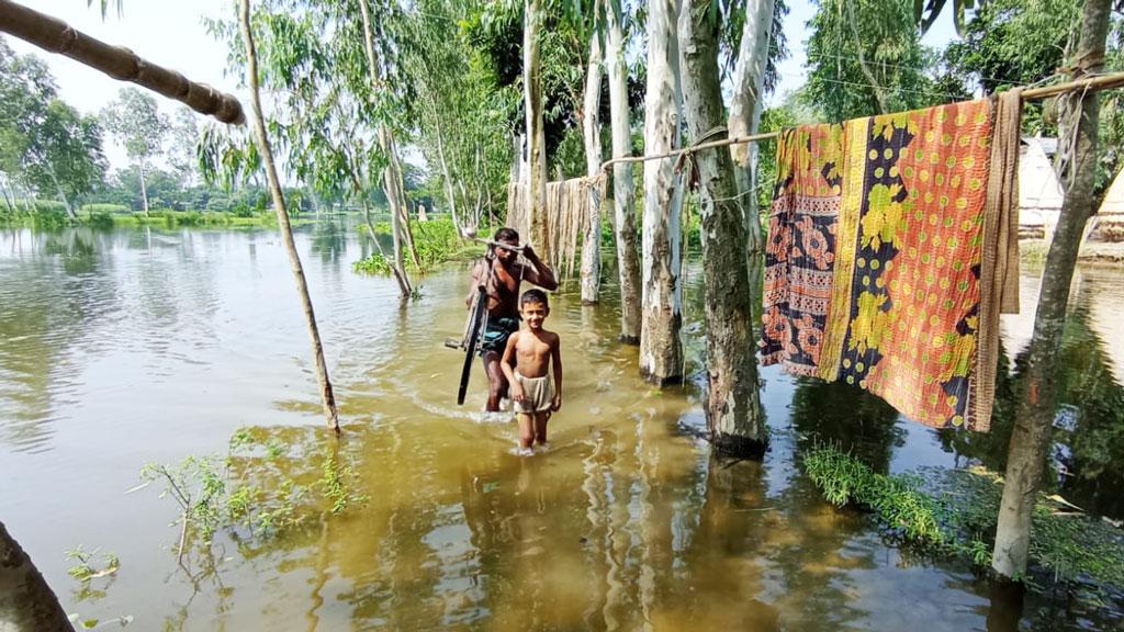 বিপৎসীমার ওপরে তিস্তা-ব্রহ্মপুত্র, পানিবন্দী ২ হাজার পরিবার