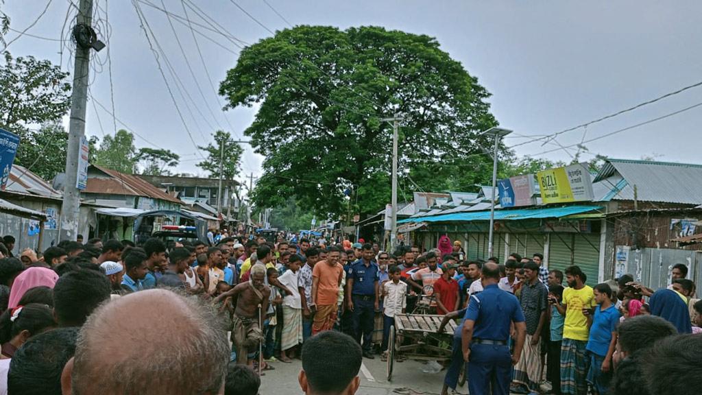 মহাসড়কে পড়ে ছিল নারীর লাশ, মাথায় আঘাতের চিহ্ন