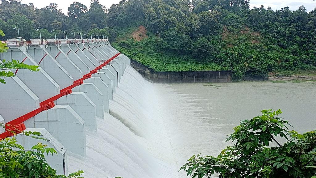 কাপ্তাই বাঁধের ১৬ জলকপাট দিয়ে পানি ছাড়া অব্যাহত