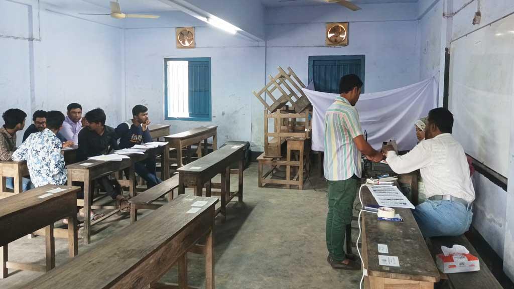 হেক্সিসলে হাত পরিষ্কার করেও ভোট দেওয়া যাচ্ছে না 