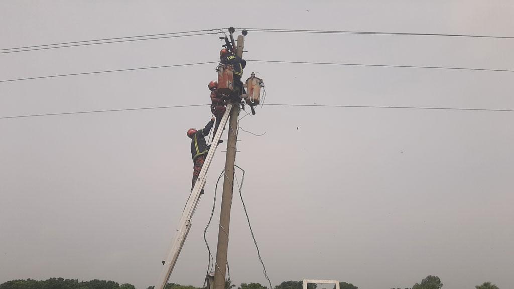 বড়াইগ্রামে ট্রান্সফরমার চুরি করতে গিয়ে বিদ্যুতায়িত হয়ে যুবকের মৃত্যু