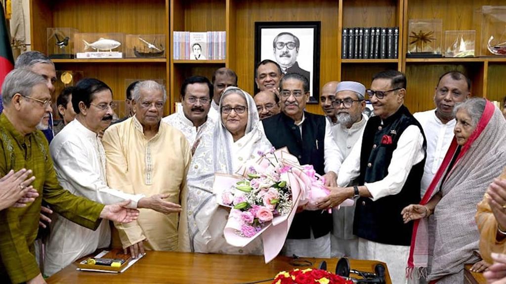 গণভবনে দলীয় নেতাদের সঙ্গে প্রধানমন্ত্রীর ঈদের শুভেচ্ছা বিনিময়